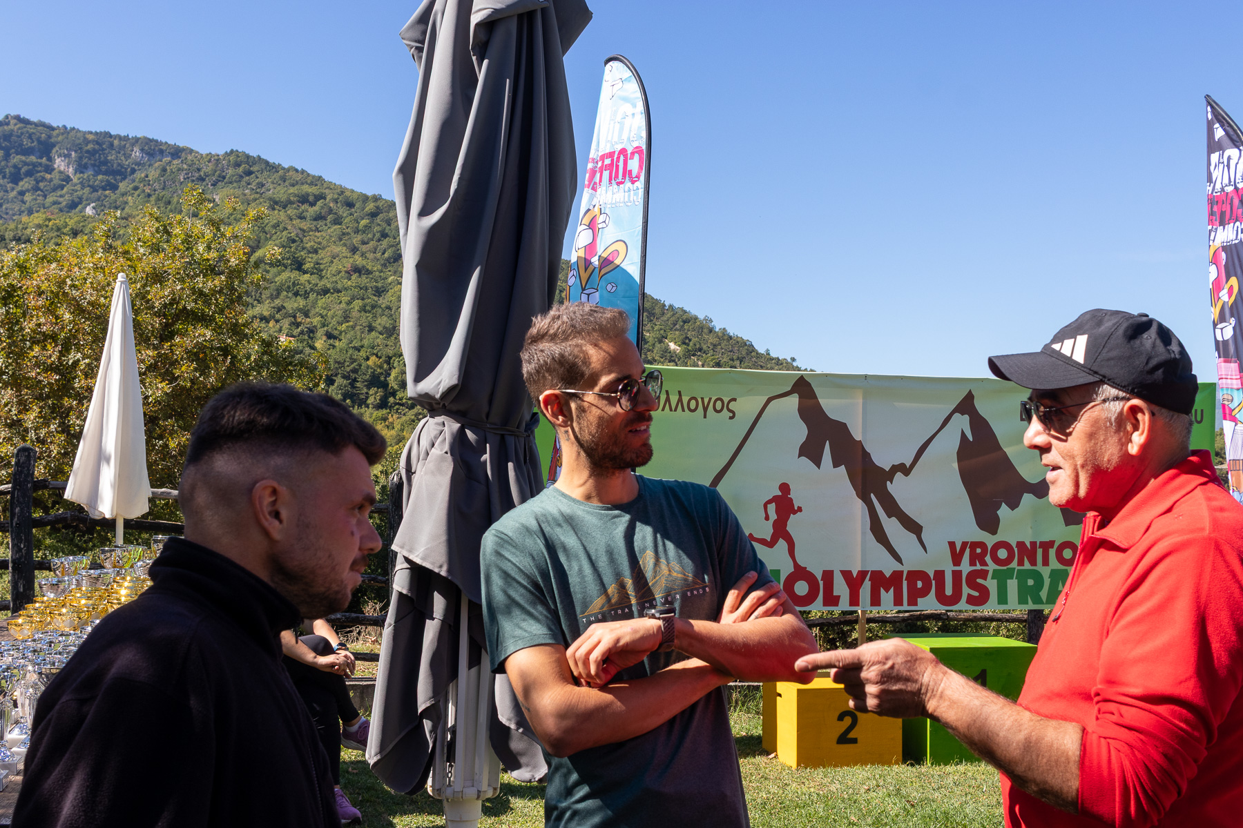 Giannis Gakis, president of EOS Vrontous, talking with a race winner