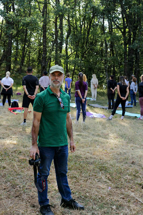 Yorgos Gizeis in the forest of Elatochori during the Gastronomic Festival