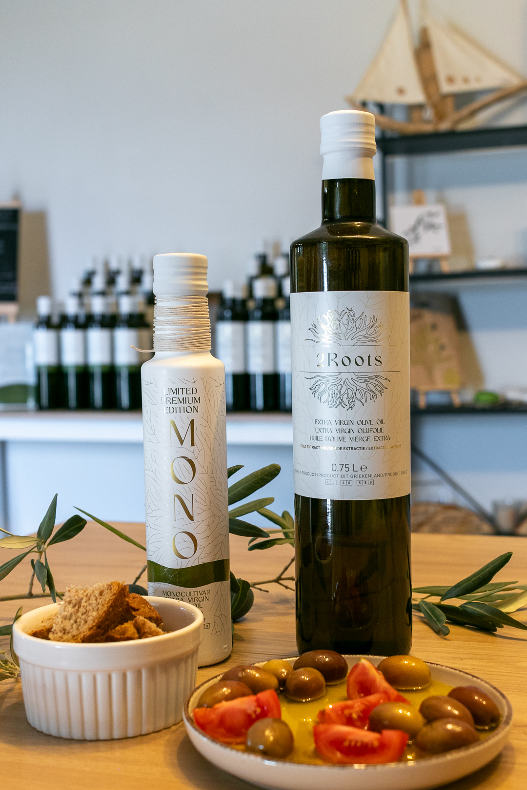 Forelia olive oil presented with olives and tasting accompaniments, reflecting the connection between the olive grove and the table.